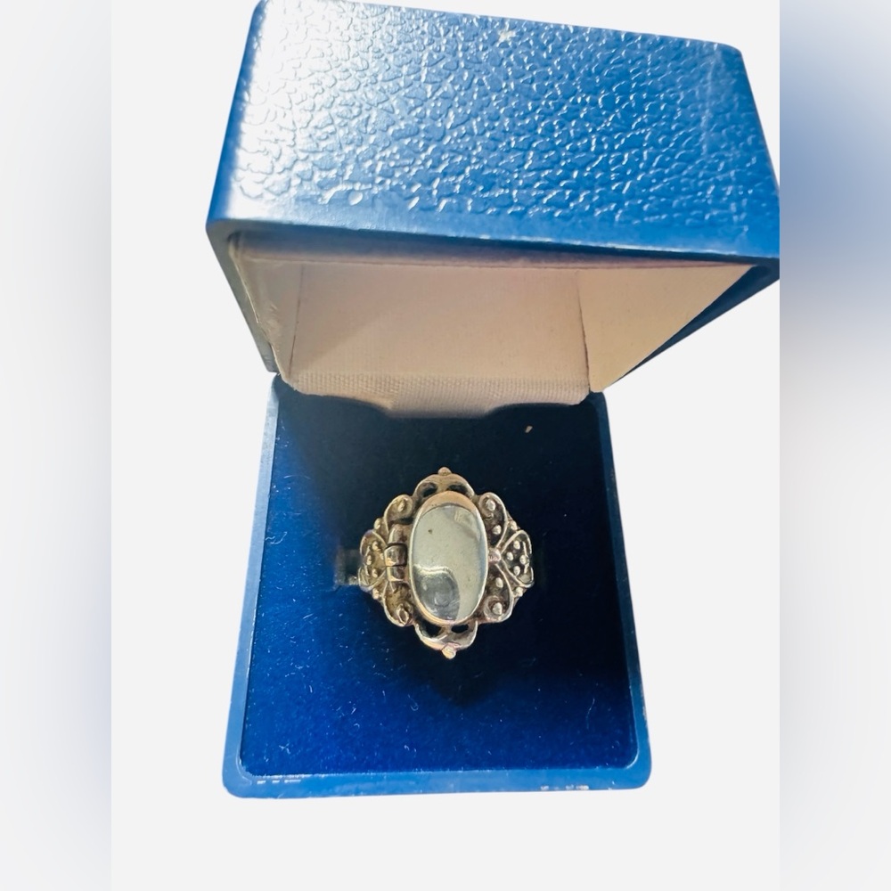 Silver (stamped 925) Vintage-Style locket ring